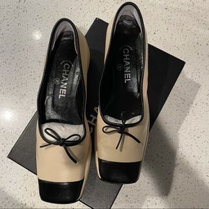 Women’s Chanel flats. Size 39.